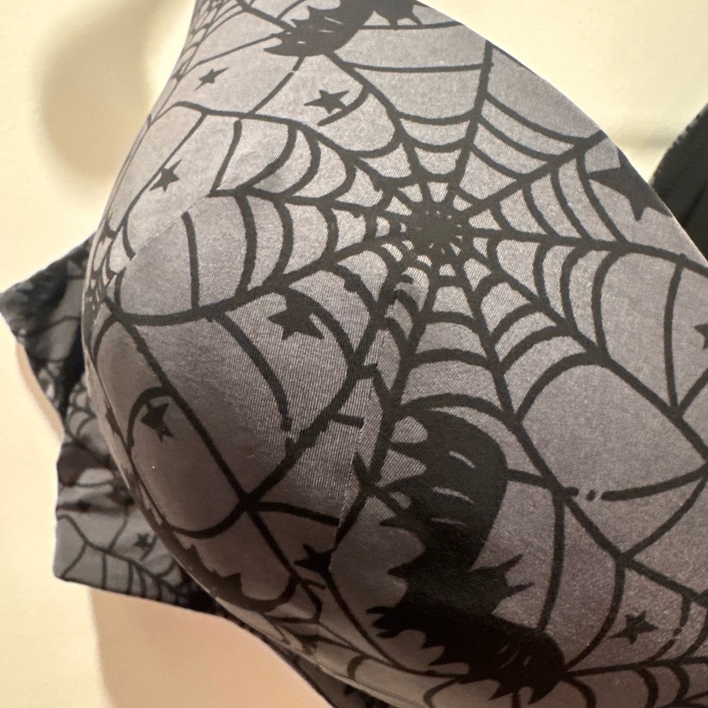 Torrid Curve Black Bra 46D Bats Spider Web Design Women’s Underwire - Picture 3 of 8